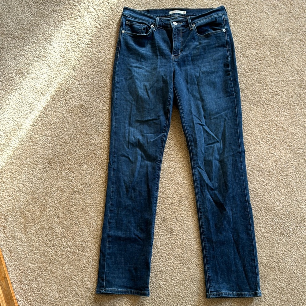 Levi’s classic straight leg jeans, size 6 Long